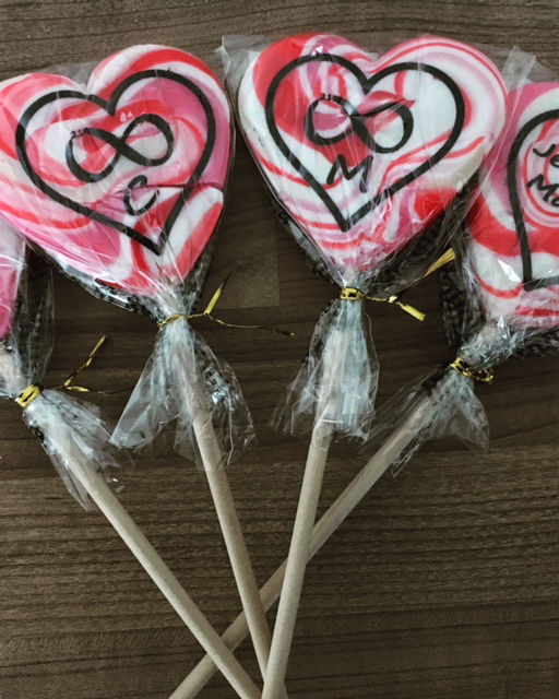 Sucette coeur personnalisée | gourmandises.decors-fins.com
