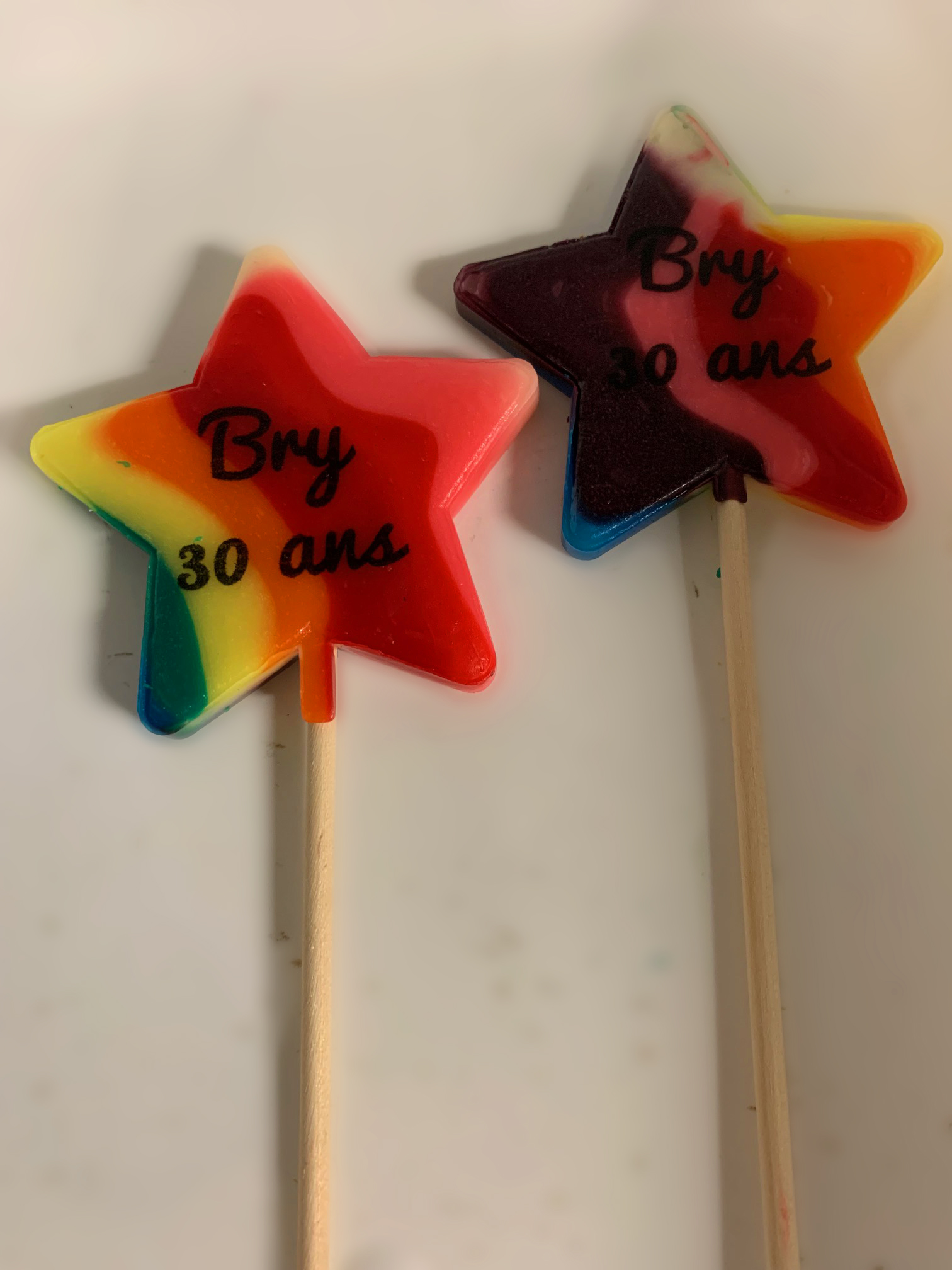 Sucette etoile arc en ciel personnalisée-gourmandises.decors-fins.com