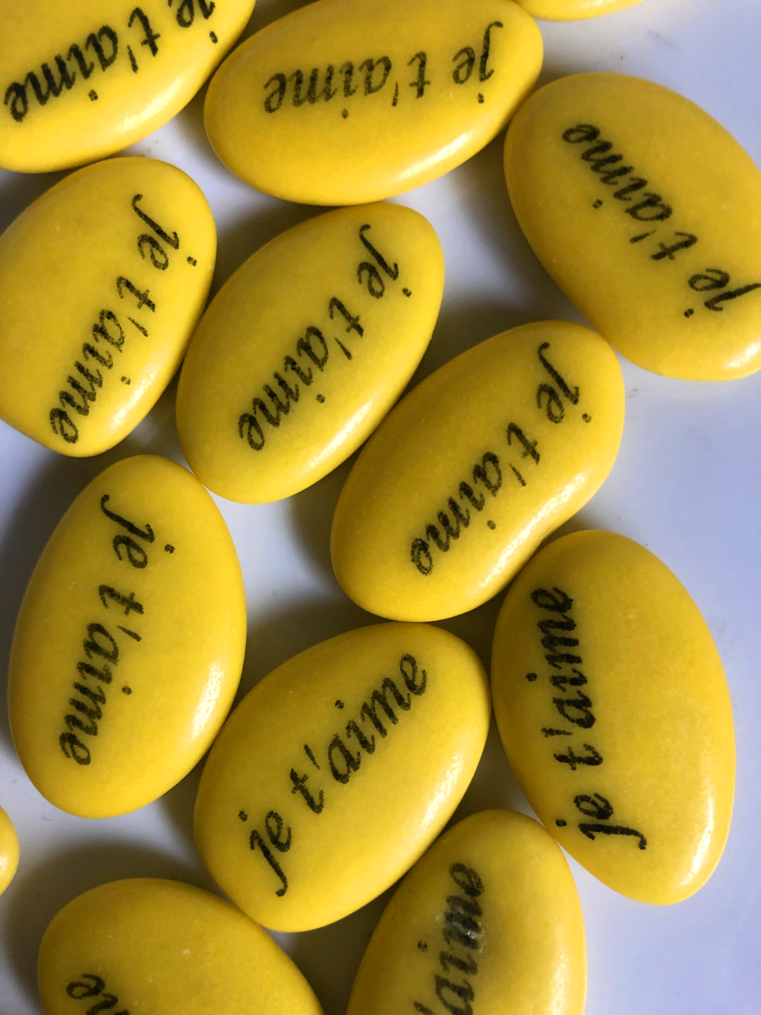 impression sur dragées jaunes | gourmandises.decors-fins.com