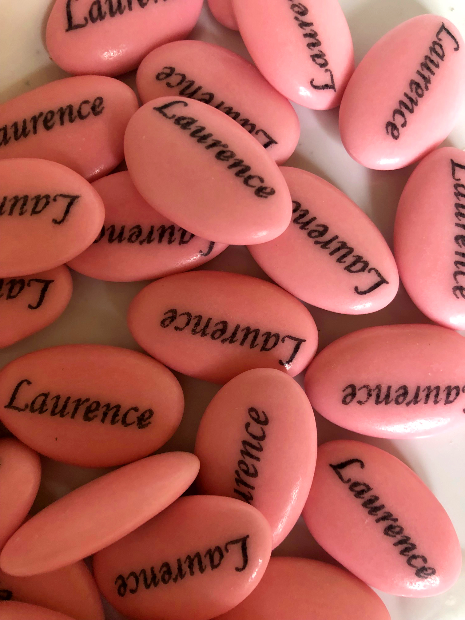Dragées roses imprimées baptême | gourmandises.decors-fins.com